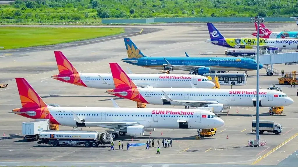 Vé máy bay Tết vẫn 'cháy hàng' dù có thêm nhiều chuyến